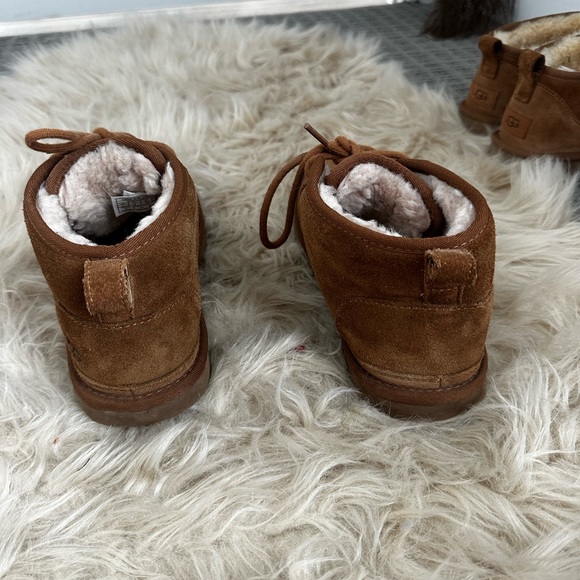 UGGS || Neumel Boot || size 7 || Tie up Uggs - Picture 5 of 5